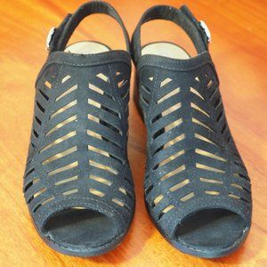 Cat & Jack Black Sandal Size 3